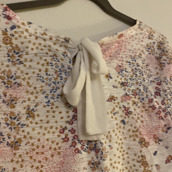 Lauren Conrad Floral Lace Hem Tee - Picture 5 of 5